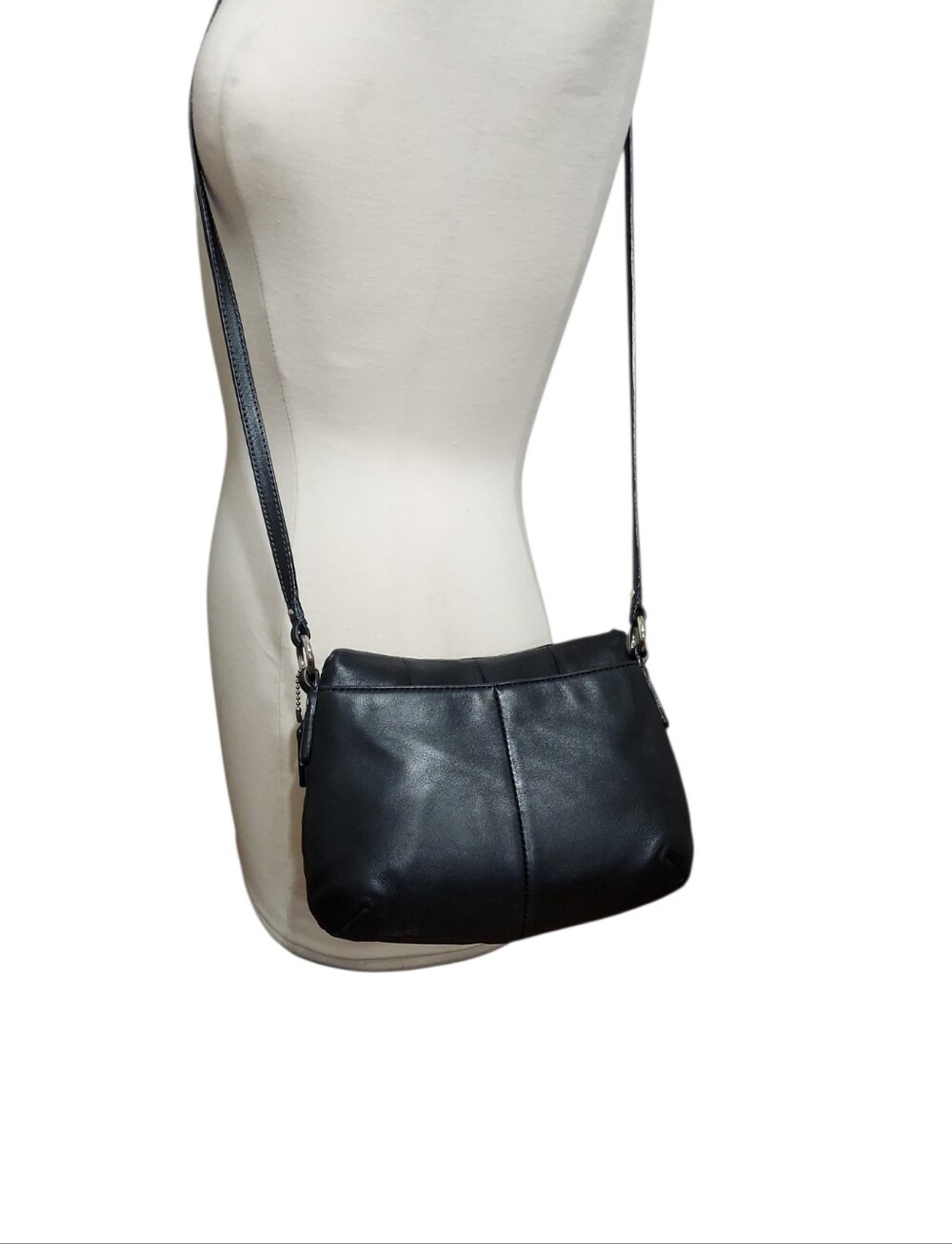 Coach Soho Buckle Flap Black Leather Crossbody Bag EUC - Picture 6 of 8